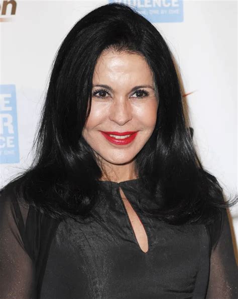how tall is maria conchita alonso